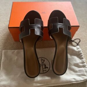 Hermes Authentic Sandals in calfskin with iconic "H" cut-out.
